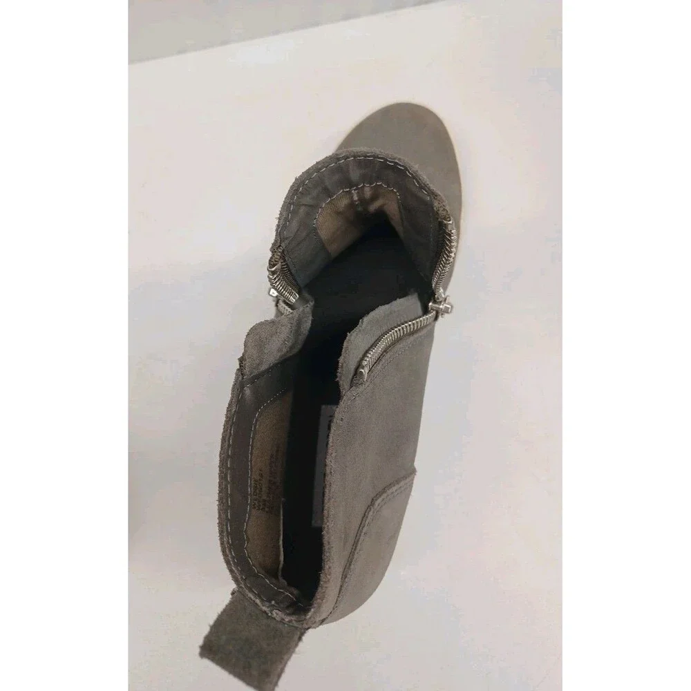 Steve Madden Women's Wedgie Sneaker Comfortable & Easy To Wear Grey Suede 9 US